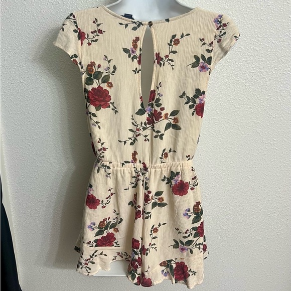 American Eagle Outfitters Cream Floral Romper - Picture 2 of 4